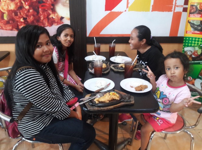 Cemara Coffee Space: Relaxing by Cilacap's Beachside